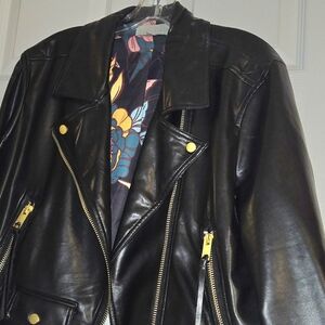 Bikers jacket that comes to the waist, zip down the front & side pockets.